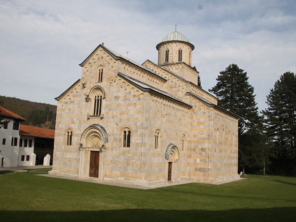 iglesia serbia decan